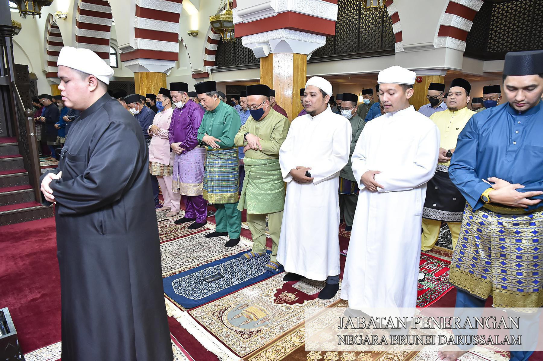  Agama di Persimpangan Zaman: Menjelajahi Dinamika Kepercayaan di Era Modern